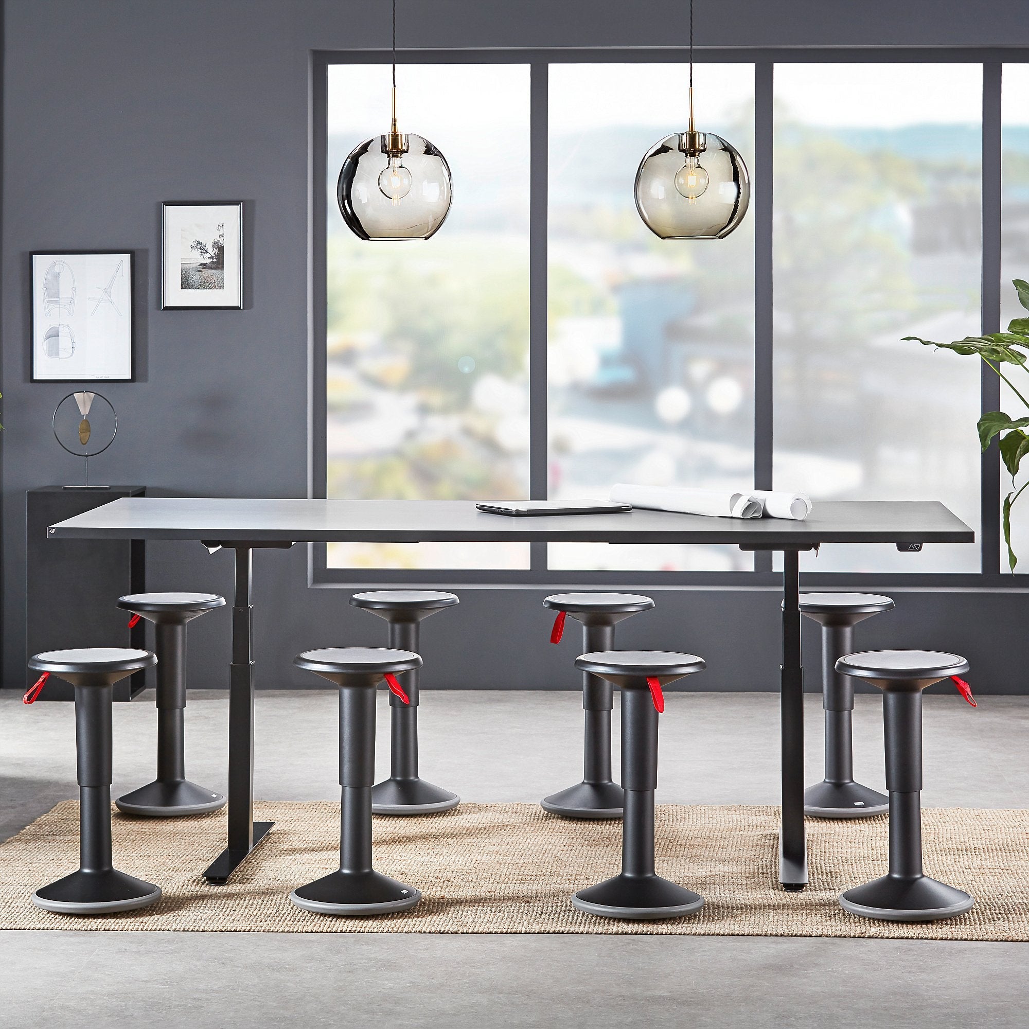 UPis1 100U ergo-stool, Black