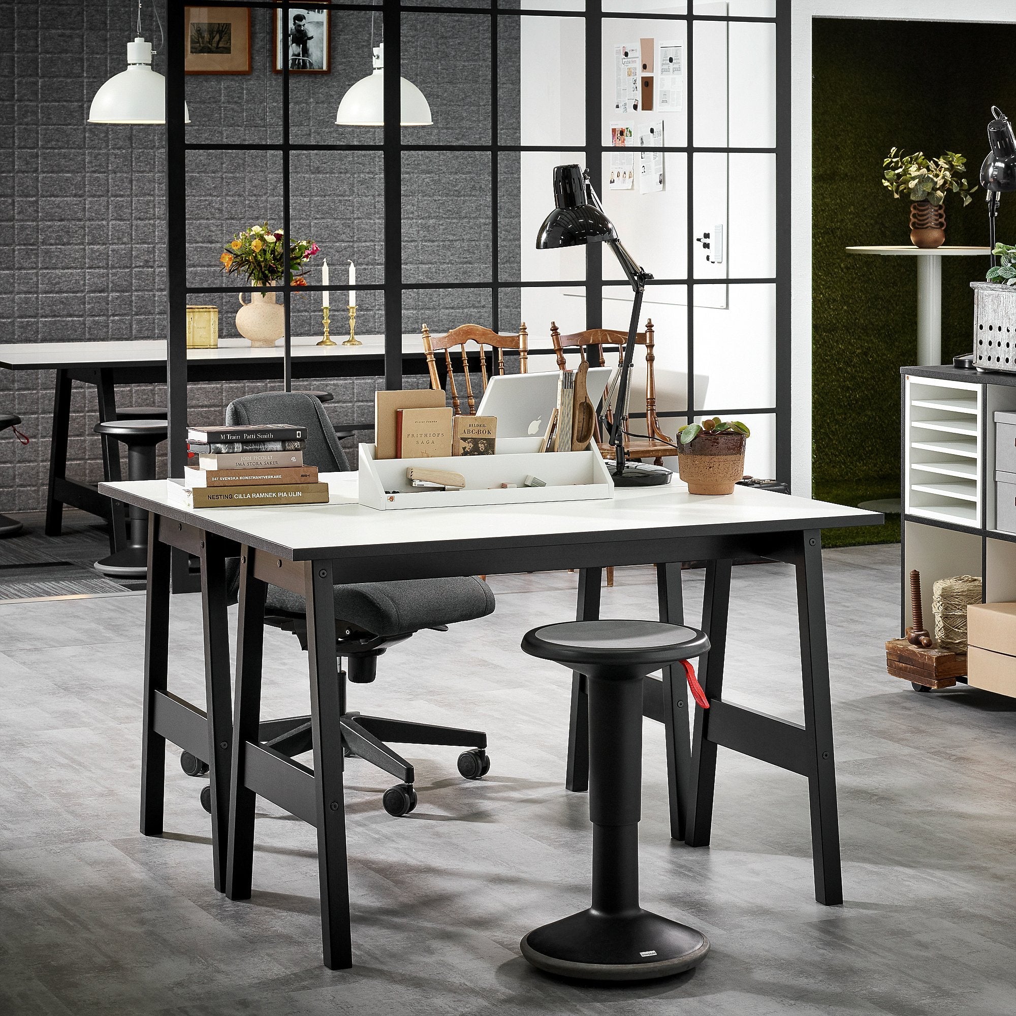 UPis1 100U ergo-stool, Black