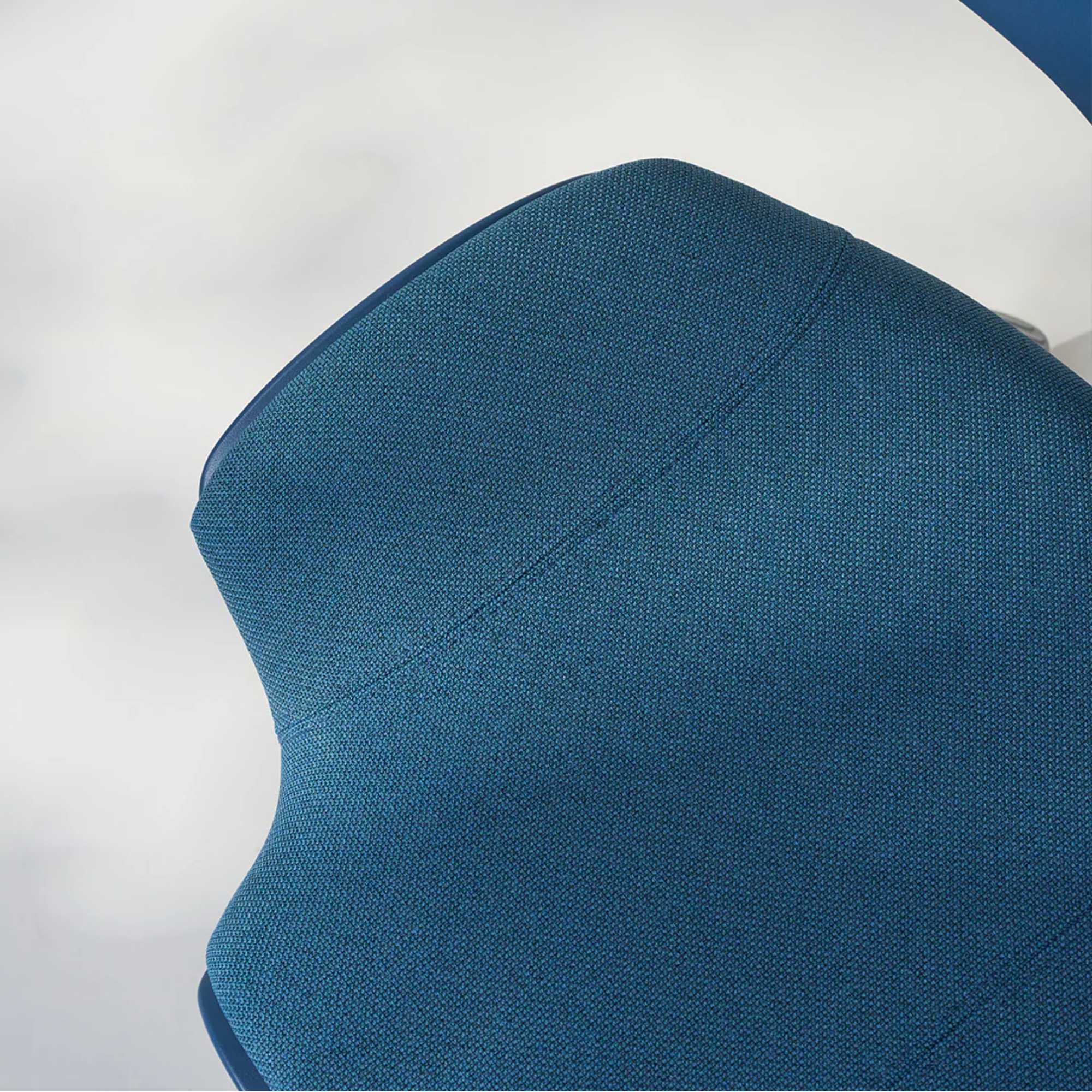 Hag Capisco Puls 8020 fabric, cura blueberry/silver