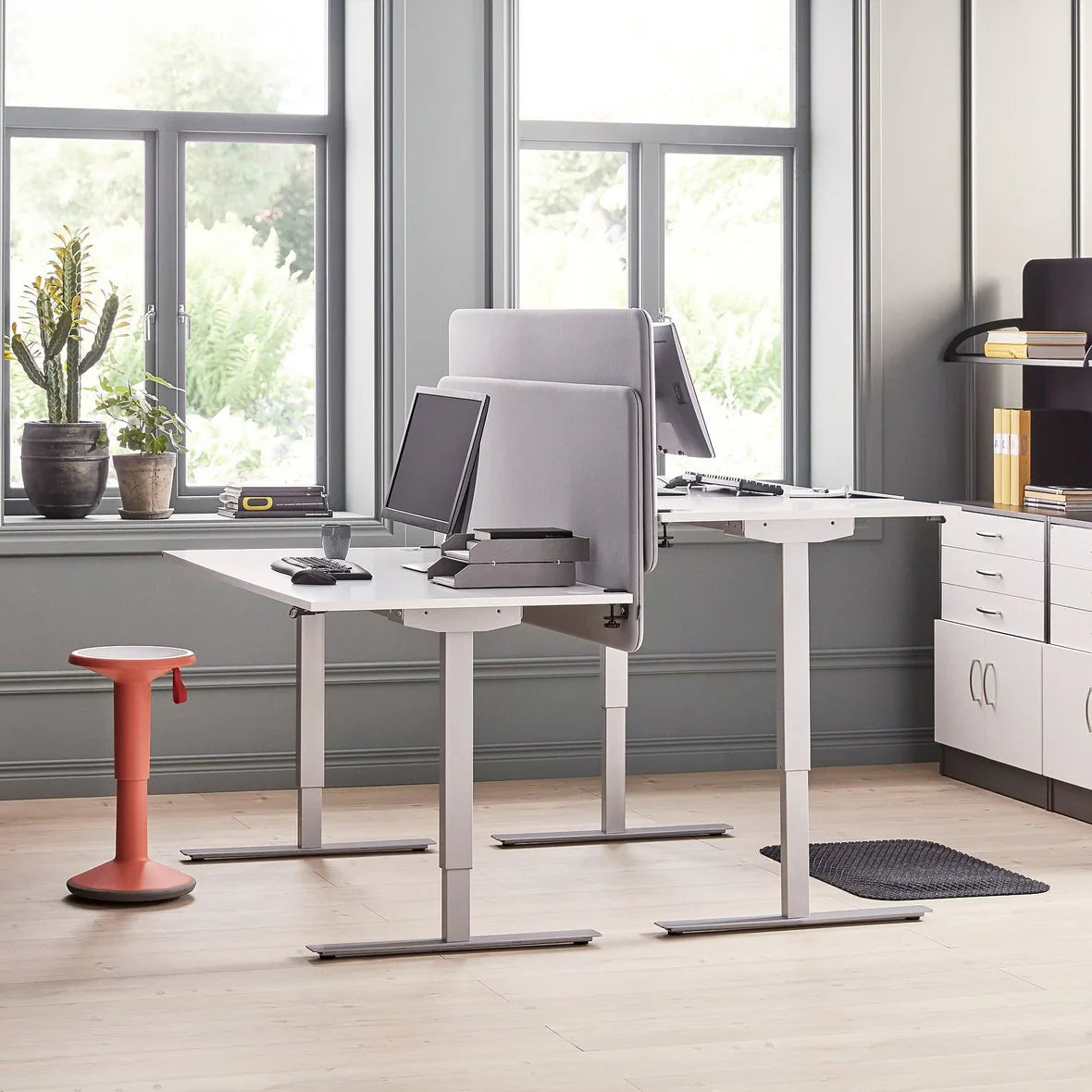 UPis1 100U ergo-stool, soft red