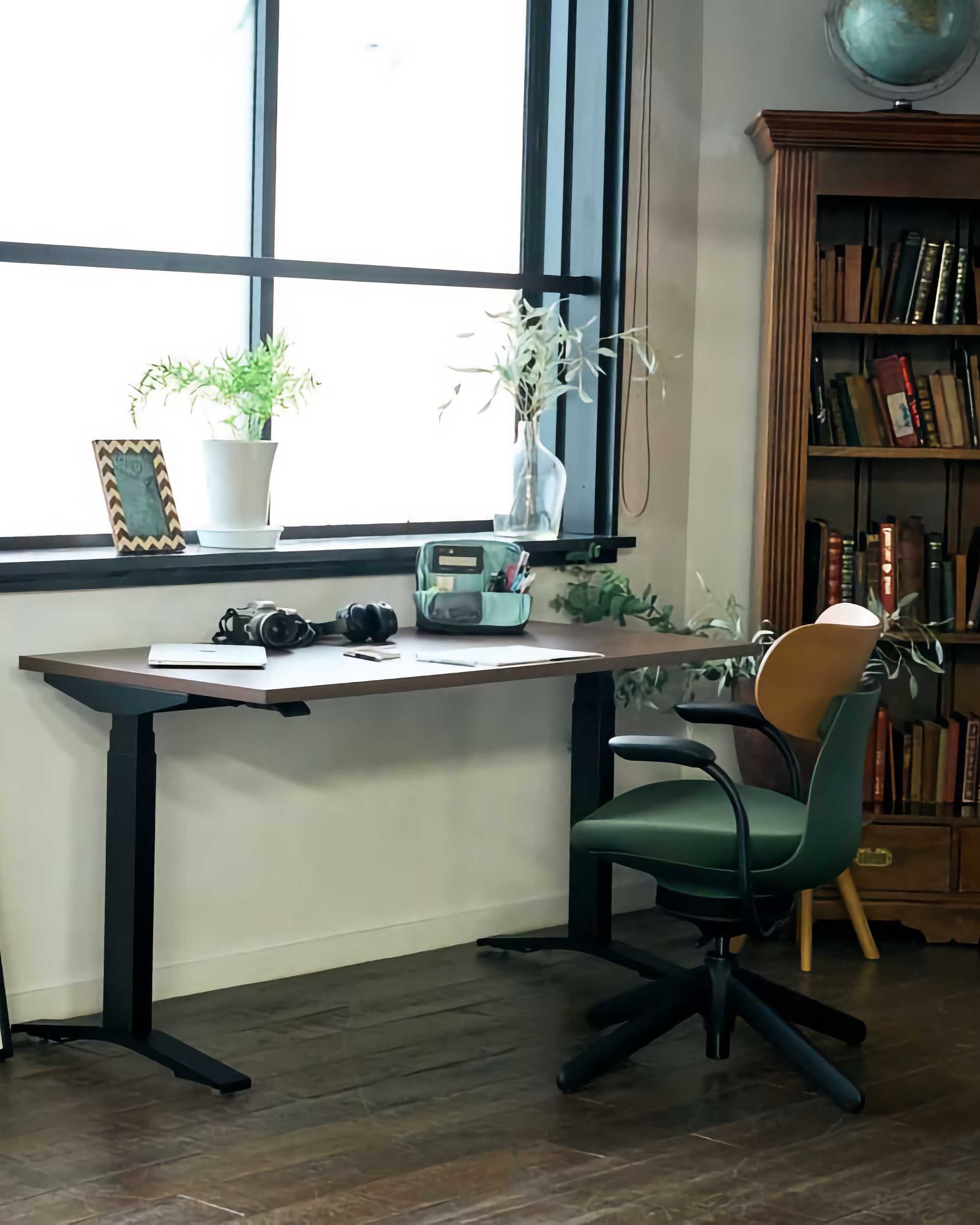 Kokuyo Inglife Office Chair Dark Plywood Back, Green